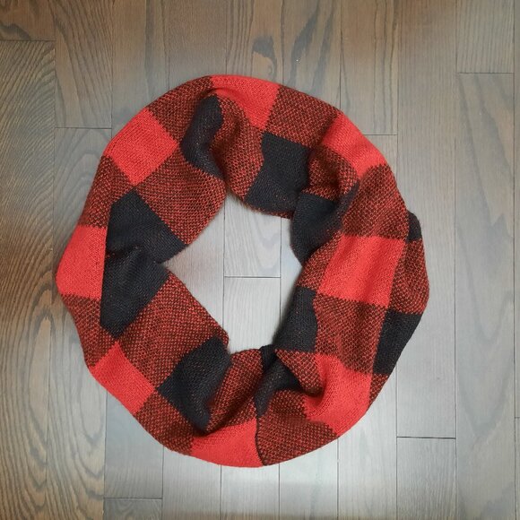 Ardene Buffalo Plaid Infinity Scarf - Picture 1 of 7
